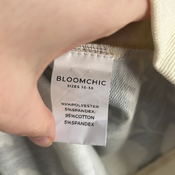 BloomChic Silhouette Floral Print Contrast Trim V Neck Sweatshirt sz 12 casual - Picture 4 of 6